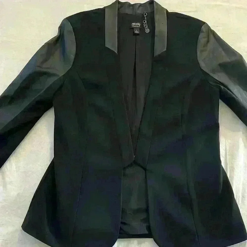 Nicole by Nicole Miller, stylish black blazer, size L, 95% polyester, 5%pleather
